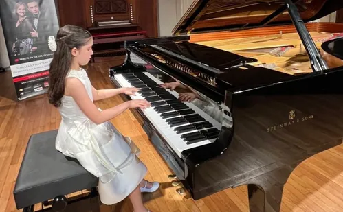 
          Imagem ilustrativa da imagem Pianista capixaba de 9 anos se destaca na Europa
          