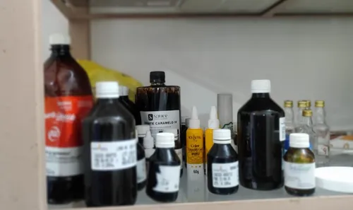 
          Imagem ilustrativa da imagem Sócios em fábrica clandestina de bebidas em San Martin vão para o Cotel
          