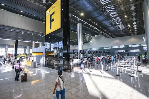 
          Imagem ilustrativa da imagem Polícia Federal anuncia ampliação de delegacia no Aeroporto de Guarulhos
          