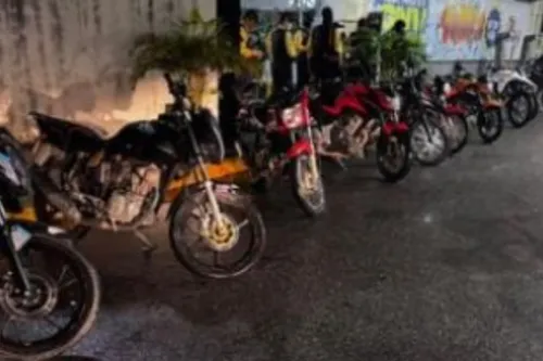 
          Imagem ilustrativa da imagem Polícia Militar e Detran realizam operação contra  "rolezinho" em Jaboatão
          