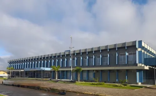 
          Imagem ilustrativa da imagem Polícia de SC investiga intoxicação após ingestão de refrigerante em pronto-socorro
          