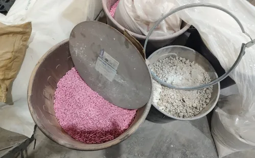 
          Imagem ilustrativa da imagem Polícia fecha laboratório clandestino e apreende 500 kg de produtos em Itapemirim
          