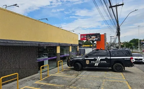 
          Imagem ilustrativa da imagem Polícia flagra furto de energia elétrica em loja de açaí em Cariacica
          