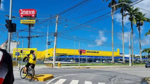 
          Imagem ilustrativa da imagem Poste de alta tensão cai e interdita Avenida Abdias de Carvalho nesta sexta-feira
          