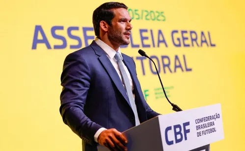 
          Imagem ilustrativa da imagem Presidente da CBF diz que mandou parar produção de camisa vermelha da seleção
          