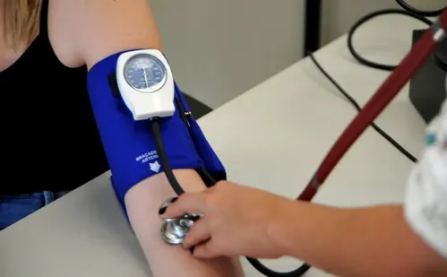 
          Imagem ilustrativa da imagem Pressão 12 por 8 passa a ser considerada pré-hipertensão
          