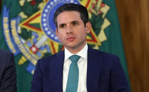 
          Imagem ilustrativa da imagem Pressão funciona e Motta admite debater PL da Anistia
          