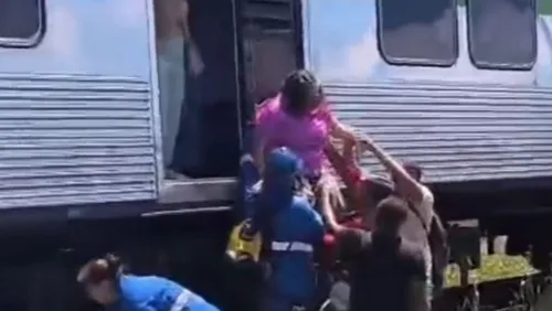 
          Imagem ilustrativa da imagem Problemas na rede aérea fecham a Linha Sul do Metrô do Recife
          