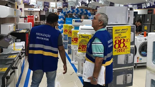 
          Imagem ilustrativa da imagem Procon encontra presente para os pais com variação de preço de até 550%
          