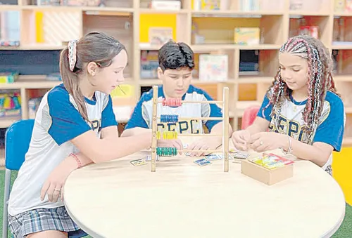 
          Imagem ilustrativa da imagem Programa bilíngue e foco em habilidades socioemocionais
          