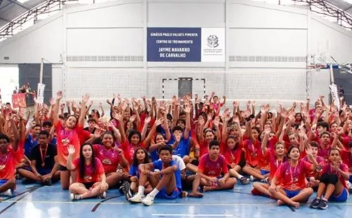 
          Imagem ilustrativa da imagem Projeto Virando o Jogo abre 300 vagas gratuitas para turmas de vôlei
          