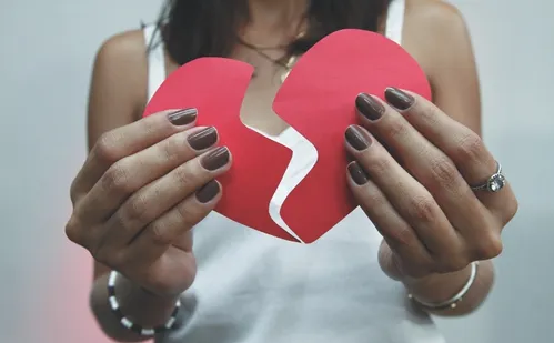 
          Imagem ilustrativa da imagem Projeto aumenta pena para quem aplicar “golpe do amor”
          