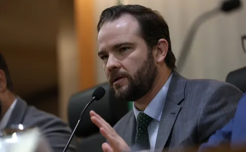 
          Imagem ilustrativa da imagem Projeto propõe corte de R$ 19,6 bi em benefícios fiscais em 2026
          