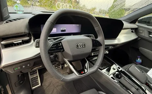 
          Imagem ilustrativa da imagem Q3 2026 é o símbolo da nova Audi no Brasil
          