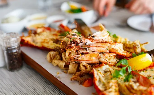 
          Imagem ilustrativa da imagem Quando o mar chega a cidade: Festival de Mariscos promete surpreender paladares
          