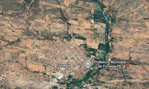 
          Imagem ilustrativa da imagem Quando o passado pesa, mas o futuro insiste: a reinvenção de Floresta
          