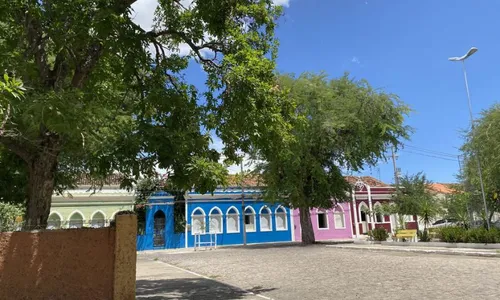 
          Imagem ilustrativa da imagem Quando o passado pesa, mas o futuro insiste: a reinvenção de Floresta
          