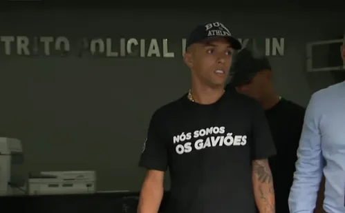 
          Imagem ilustrativa da imagem Quem é Buzeira, influenciador preso em operação da PF contra tráfico internacional
          