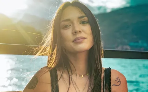 
          Imagem ilustrativa da imagem Quem é Camila Guevara, neta de Che Guevara e indicada para o Grammy Latino
          