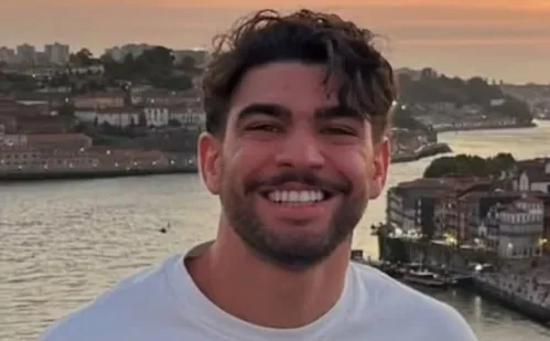 
          Imagem ilustrativa da imagem Quem é o dentista brasileiro que morreu ao cair do 3º andar de hotel na Espanha
          