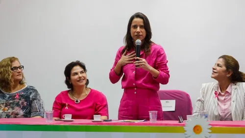 
          Imagem ilustrativa da imagem Raquel Lyra anuncia compra de hospital na cidade do Paulista
          