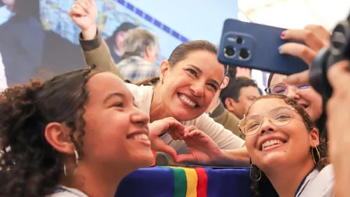 
          Imagem ilustrativa da imagem Raquel eleva tom ao anunciar pacote: a gente não tem medo de polícia na porta
          