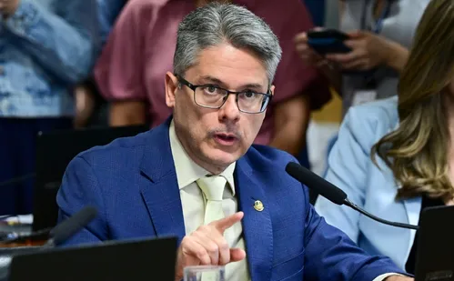 
          Imagem ilustrativa da imagem Relator diz que PEC da Blindagem faria do Congresso 'abrigo para criminosos'
          