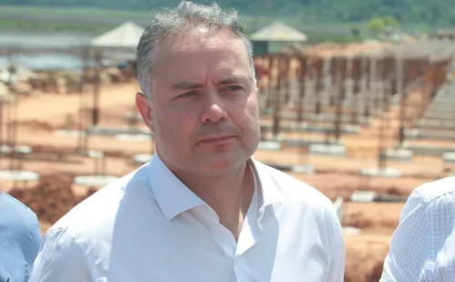 
          Imagem ilustrativa da imagem Renan Filho: edital de duplicação da BR-262 deve ser lançado em janeiro de 2026
          