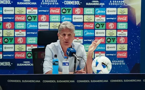 
          Imagem ilustrativa da imagem Renato Gaúcho pede demissão e diz: 'Acabou o futebol por causa das redes sociais'
          