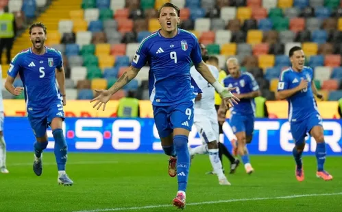 
          Imagem ilustrativa da imagem Retegui tem noite inspirada e dá sobrevida à Itália rumo à Copa; Espanha goleia
          