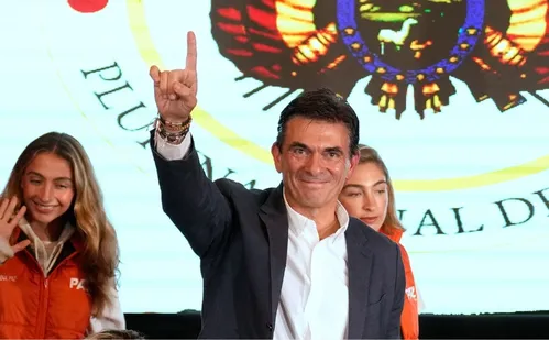 
          Imagem ilustrativa da imagem Rodrigo Paz é eleito presidente da Bolívia
          