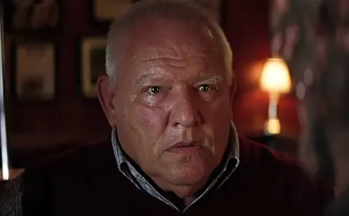 
          Imagem ilustrativa da imagem Ron Dean, ator de 'Batman: O Cavaleiro das Trevas', morre aos 87 anos
          