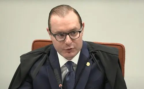 
          Imagem ilustrativa da imagem STF faz intervalo em primeiro dia de julgamento de Bolsonaro pela trama golpista
          