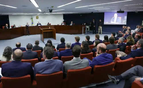 
          Imagem ilustrativa da imagem Saiba como foi o 1º dia do julgamento de Bolsonaro e mais sete réus
          