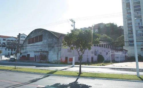 
          Imagem ilustrativa da imagem Saldanha deve recusar oferta de R$ 92 milhões por sede do clube
          