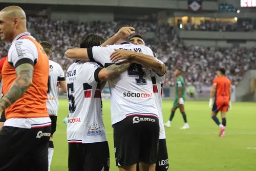 
          Imagem ilustrativa da imagem Santa Cruz fica no empate jogando em casa contra o Altos
          