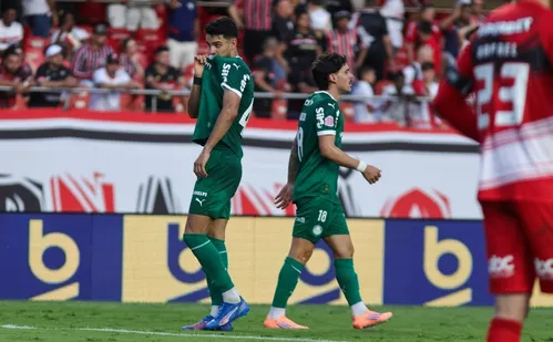 
          Imagem ilustrativa da imagem São Paulo sai na frente, mas toma virada do Palmeiras no Morumbis com polêmica
          