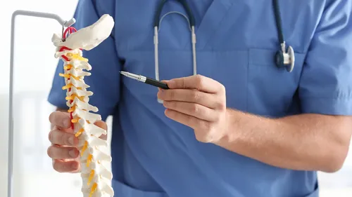 
          Imagem ilustrativa da imagem Saúde do Idoso: ortopedistas destacam como prevenir as dores crônicas
          