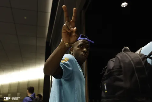 
          Imagem ilustrativa da imagem Seleção Brasileira chega a Tóquio para amistoso contra Japão na terça-feira
          