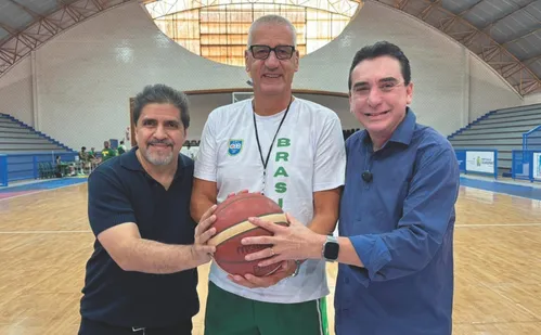 
          Imagem ilustrativa da imagem Seleção de basquete se despede de Guarapari
          