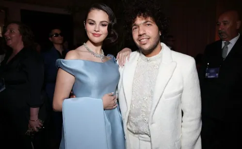 
          Imagem ilustrativa da imagem Selena Gomez se casa com Benny Blanco e mostra fotos da cerimônia
          