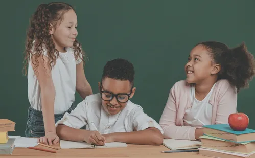 
          Imagem ilustrativa da imagem Sem celular, 83% dos alunos dizem prestar mais atenção nas aulas
          