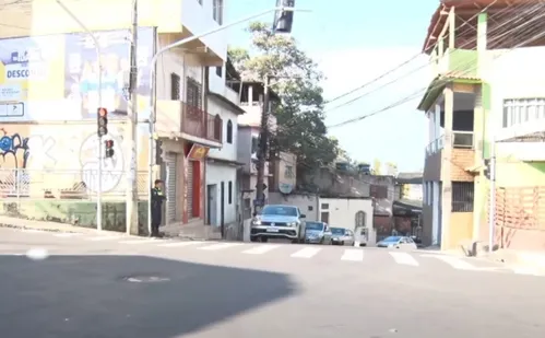 
          Imagem ilustrativa da imagem Semáforos começam a funcionar em cruzamento de Vitória
          