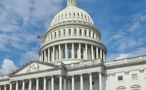 
          Imagem ilustrativa da imagem Senado dos EUA aprova medida que considera ilegal tarifas de Trump contra o Brasil
          