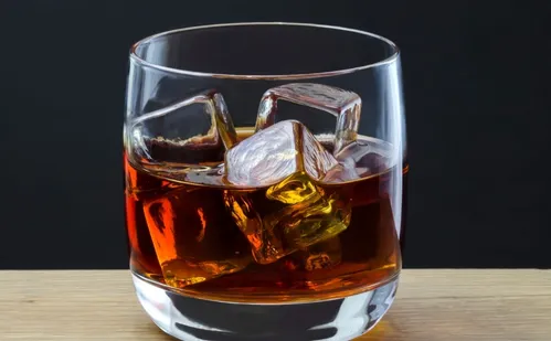 
          Imagem ilustrativa da imagem Sintomas de intoxicação por metanol incluem confusão mental e até cegueira; entenda
          