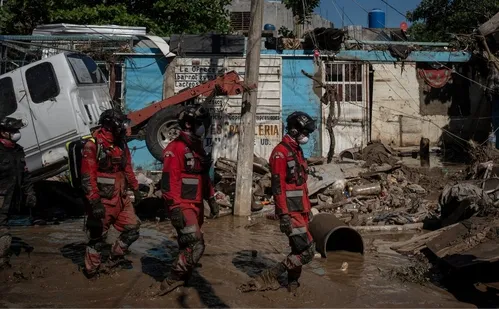 
          Imagem ilustrativa da imagem Sobe para 47 o número de mortos durante temporais no México; 39 estão desaparecidos
          