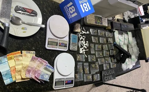 
          Imagem ilustrativa da imagem Suspeitos de tráfico são presos em casa invadida por eles no Norte do ES
          