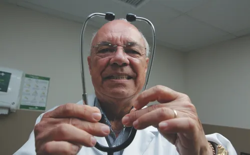 
          Imagem ilustrativa da imagem “Susto” com a saúde faz médicos mudarem de vida
          