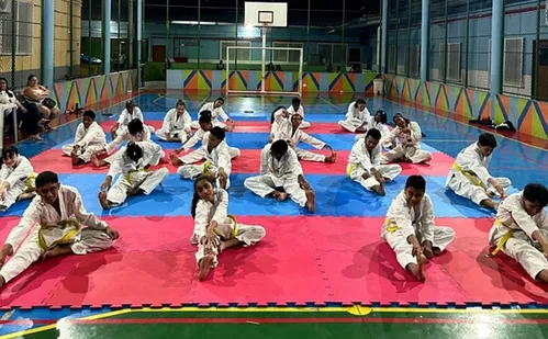 
          Imagem ilustrativa da imagem Taekwondo Solidário abre nova temporada em Vitória
          