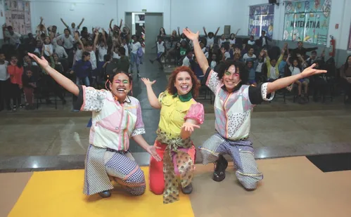 
          Imagem ilustrativa da imagem Teatro leva educação financeira a escolas públicas de Vitória e Serra
          